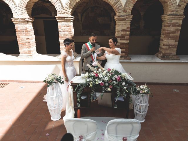 Il matrimonio di Arianna e Daniela a Morro d&apos;Oro, Teramo 15