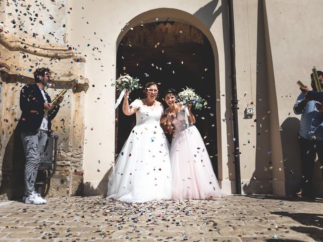 Il matrimonio di Arianna e Daniela a Morro d&apos;Oro, Teramo 17