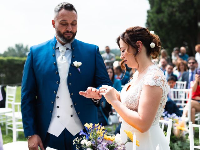 Il matrimonio di Luca e Marta  a Carnago, Varese 23