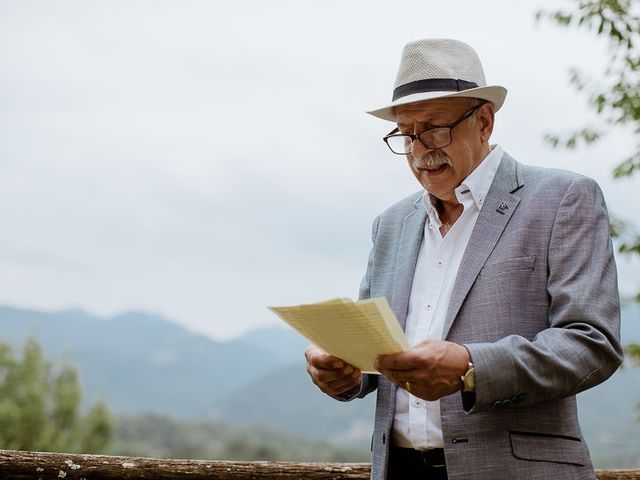 Il matrimonio di Barry e Emira a Barga, Lucca 23