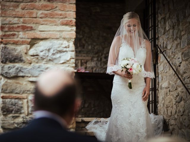 Il matrimonio di Max e Carolin a Pietralunga, Perugia 15