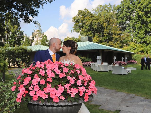 Il matrimonio di Gianluca e Angela a Tradate, Varese 30