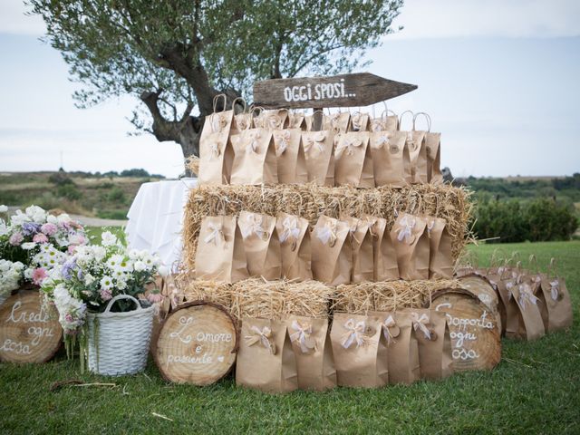 Il matrimonio di David e Grazia a Cirò Marina, Crotone 29