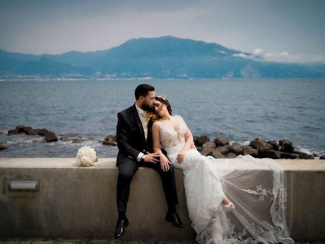 Il matrimonio di Emanuele e Elena a Napoli, Napoli 19