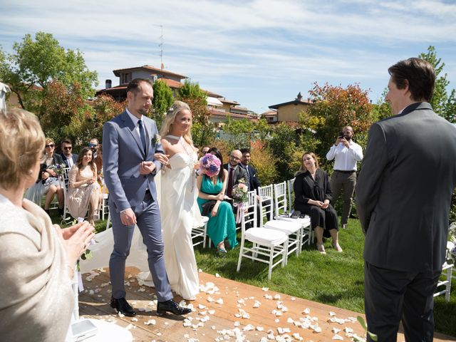 Il matrimonio di Matteo e Florina a Mazzano, Brescia 25