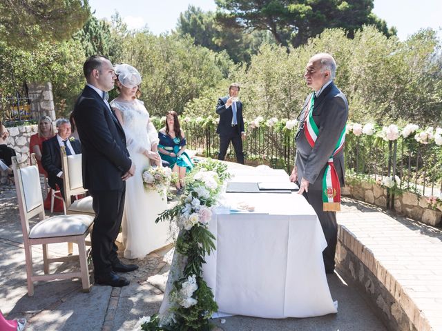 Il matrimonio di Claudio e Lucia a Capri, Napoli 32