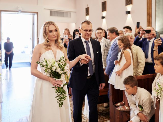 Il matrimonio di Adrianna e Joele a Fermo, Fermo 37