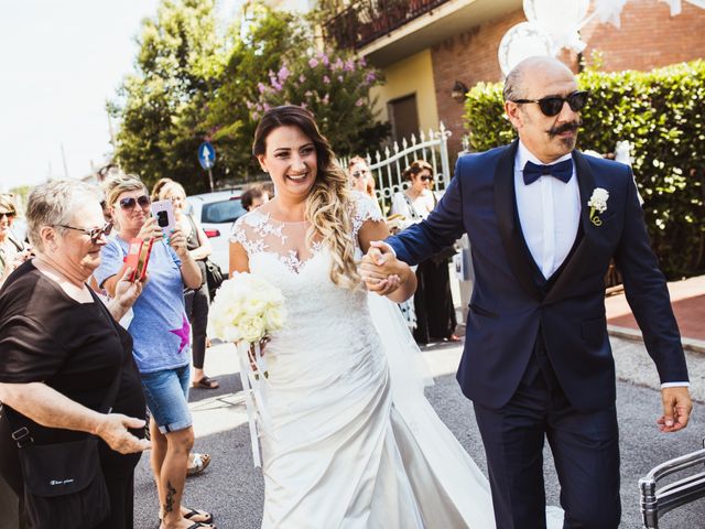 Il matrimonio di Luca e Veronica a Viareggio, Lucca 21