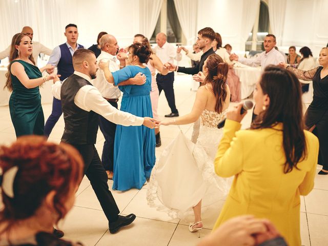 Il matrimonio di Petru e Daniela a Porto Recanati, Macerata 6