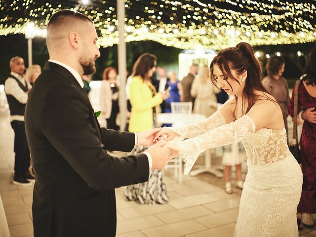 Il matrimonio di Petru e Daniela a Porto Recanati, Macerata 9
