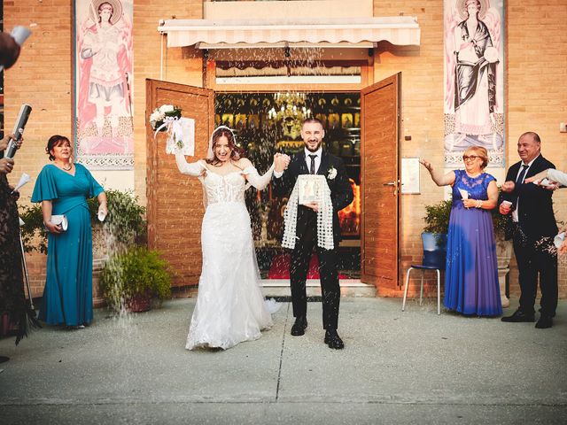 Il matrimonio di Petru e Daniela a Porto Recanati, Macerata 15