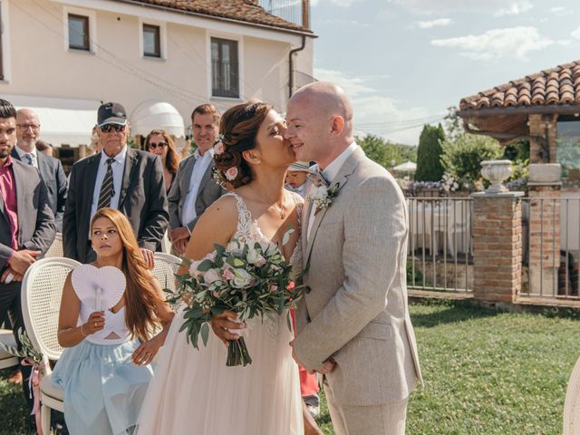 Il matrimonio di Florian e Jennifer a Alba, Cuneo 31