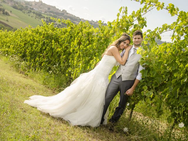 Il matrimonio di Nunzio e Tamara a Frontone, Pesaro - Urbino 24