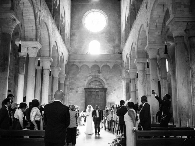 Il matrimonio di Luigi e Tulani a Trani, Bari 32