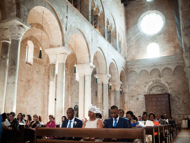 Il matrimonio di Luigi e Tulani a Trani, Bari 36