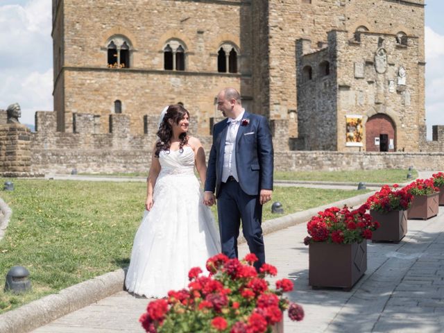 Il matrimonio di Stefano e Serafina a Poppi, Arezzo 11