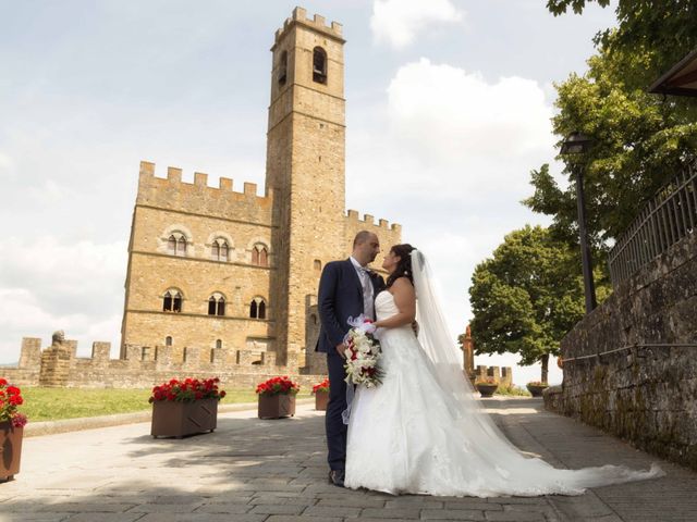 Il matrimonio di Stefano e Serafina a Poppi, Arezzo 13