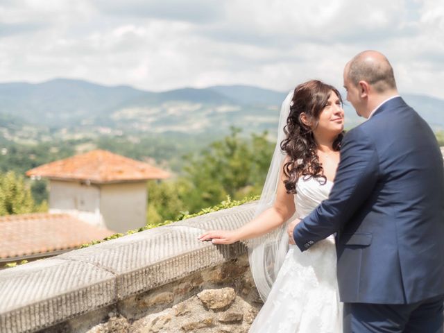 Il matrimonio di Stefano e Serafina a Poppi, Arezzo 14