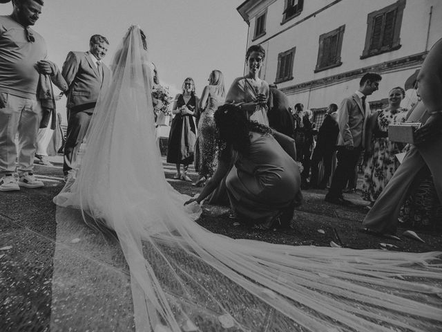 Il matrimonio di Luca e Martina a Lajatico, Pisa 20