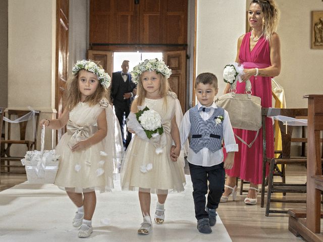 Il matrimonio di Stefano e Chiara a Porto San Giorgio, Fermo 20