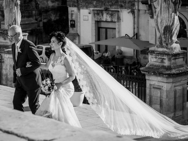 Il matrimonio di Luigi e Tiziana a Modica, Ragusa 24