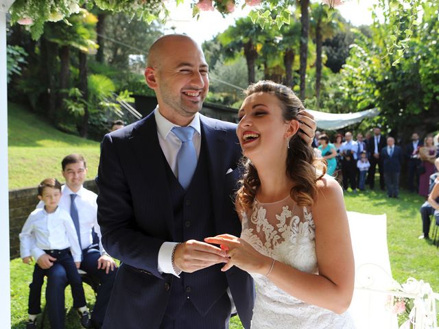 Il matrimonio di Giavid e Laura a Angera, Varese 18