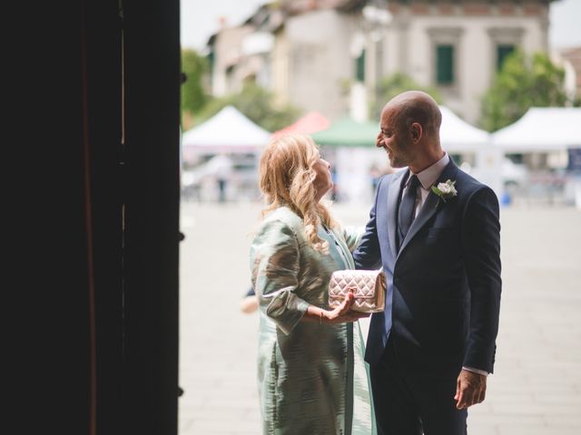 Il matrimonio di Vincenzo e Erika a Prato, Prato 15