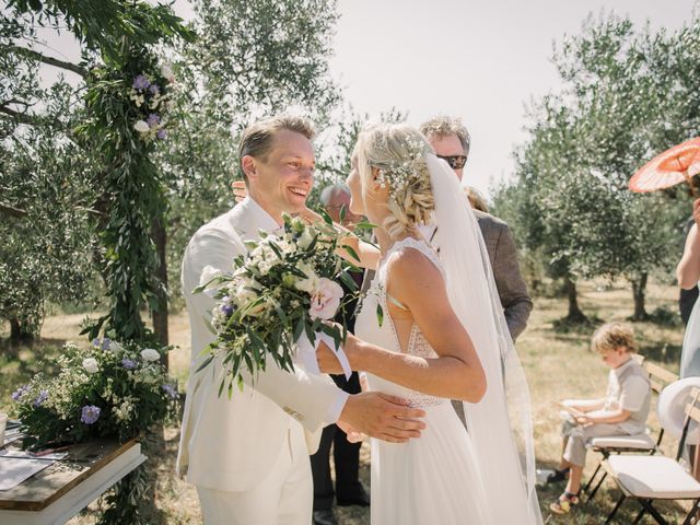 Il matrimonio di Thomas e Suzan a Gambassi Terme, Firenze 17