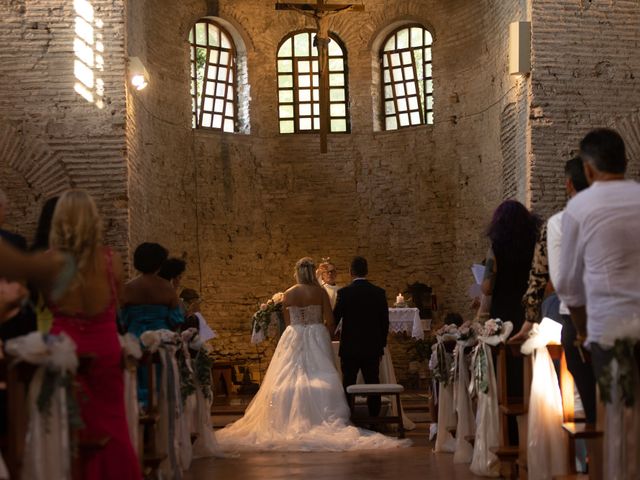 Il matrimonio di Ivan e Yarla a Santarcangelo di Romagna, Rimini 32
