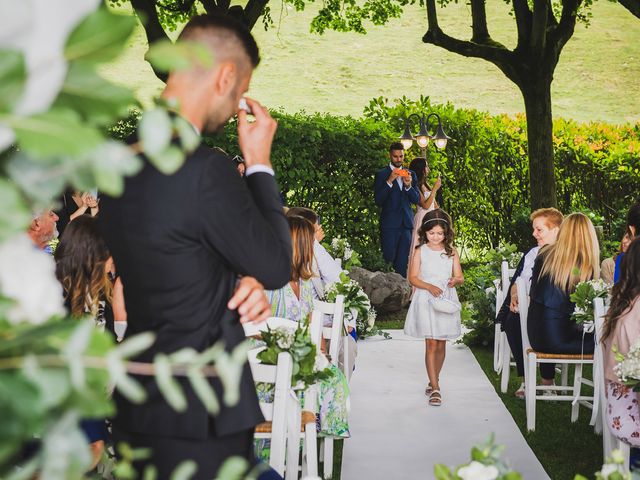 Il matrimonio di Nicolò e Gentjana a Barni, Como 23