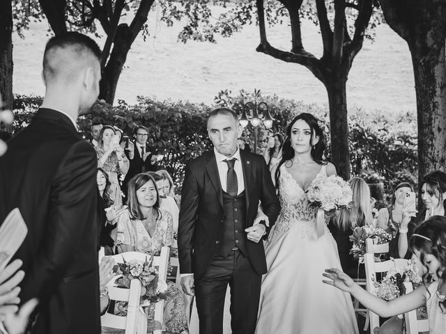 Il matrimonio di Nicolò e Gentjana a Barni, Como 25