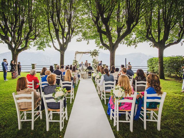 Il matrimonio di Nicolò e Gentjana a Barni, Como 27