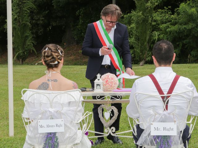 Il matrimonio di Marco e Daniela a Biandronno, Varese 14