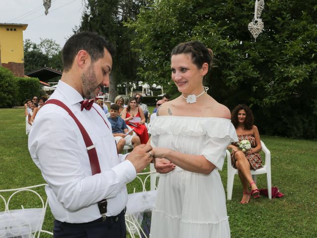 Il matrimonio di Marco e Daniela a Biandronno, Varese 16