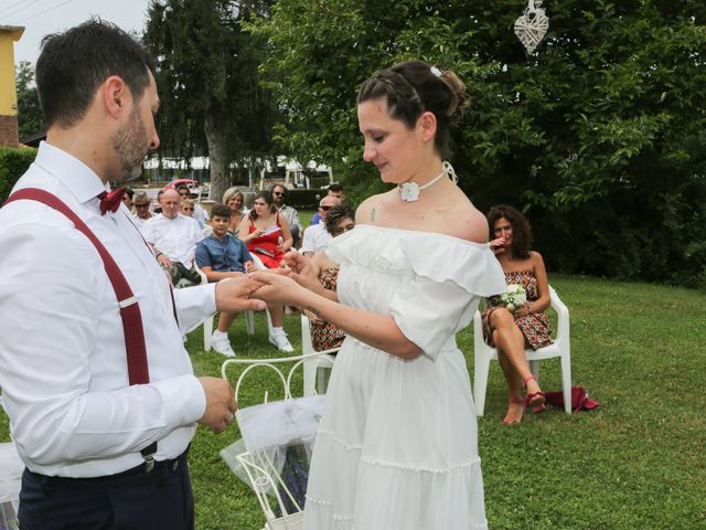 Il matrimonio di Marco e Daniela a Biandronno, Varese 17