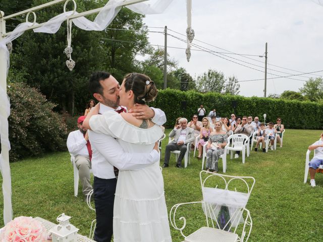 Il matrimonio di Marco e Daniela a Biandronno, Varese 19