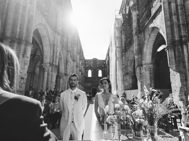 Il matrimonio di Tiziano e Giulia a Chiusdino, Siena 11