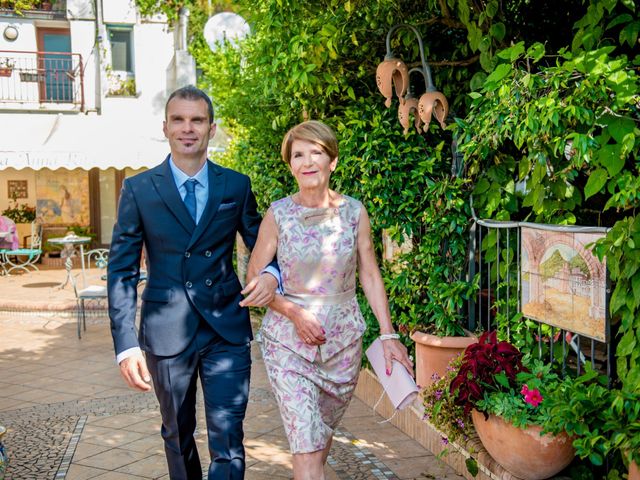 Il matrimonio di Vincenzo e Cristiana a Vietri sul Mare, Salerno 32