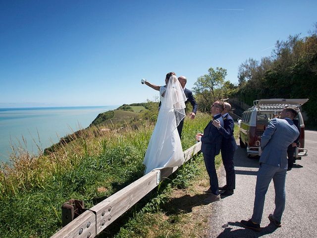 Il matrimonio di Andrea e Anais a Pesaro, Pesaro - Urbino 9
