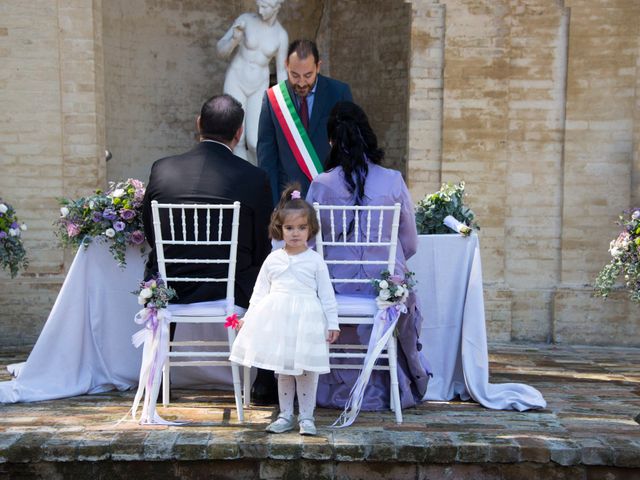 Il matrimonio di Francesco e Loredana a Porto San Giorgio, Fermo 11