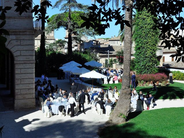 Il matrimonio di Francesco e Loredana a Porto San Giorgio, Fermo 14