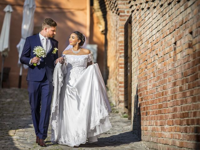 Il matrimonio di Varsha e Giancarlo a Gradara, Pesaro - Urbino 29