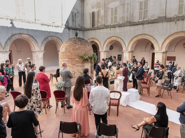 Il matrimonio di Stefania e Omar a Civitanova Marche, Macerata 5