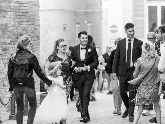 Il matrimonio di Stefania e Omar a Civitanova Marche, Macerata 21