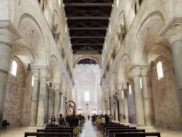 Il matrimonio di Alberto e Viviana a Trani, Bari 33
