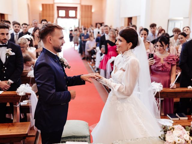 Il matrimonio di Josip e Federica a Tenero-Contra, Ticino 18