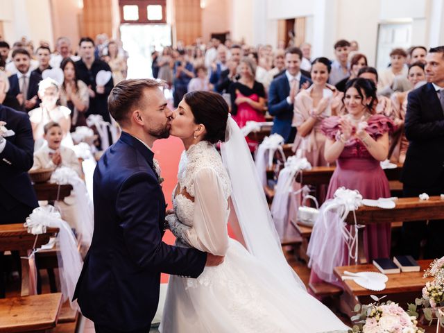 Il matrimonio di Josip e Federica a Tenero-Contra, Ticino 19