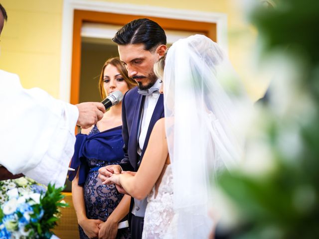 Il matrimonio di Antonietta e Antonio a Pozzuoli, Napoli 20