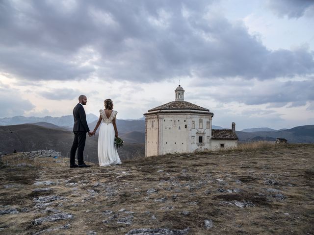 Il matrimonio di Alessandro e Simona a Calascio, L&apos;Aquila 33