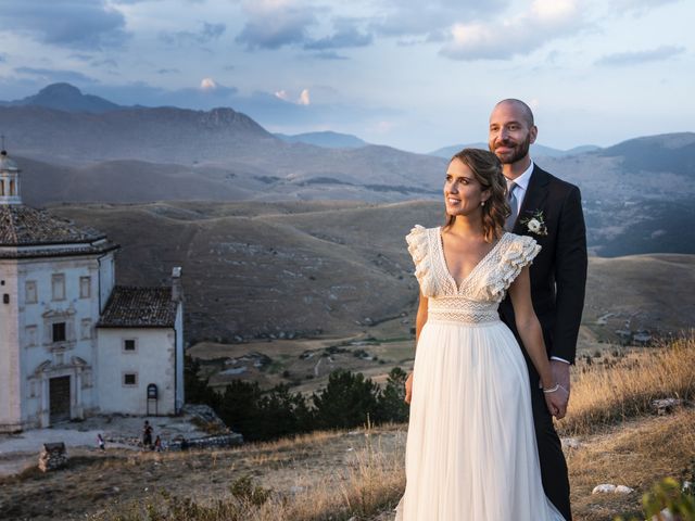 Il matrimonio di Alessandro e Simona a Calascio, L&apos;Aquila 36